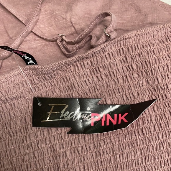 Weekend Vibes Crop Top - Picture 5 of 7